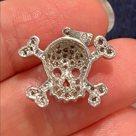 ☠️ 14k white gold and diamonds skull and crossbones pendant - Picture 2 of 4